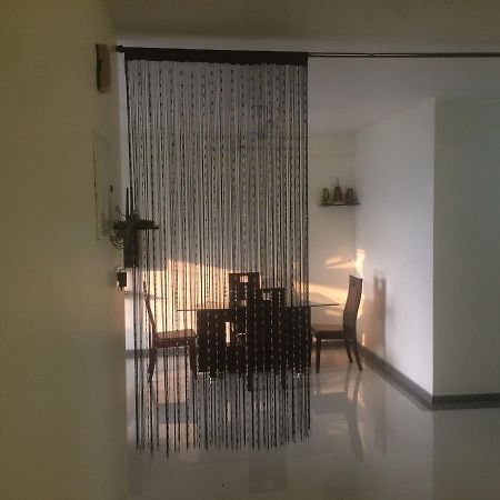 ムンバイ Poonam Hieghts Bed & Breakfast エクステリア 写真