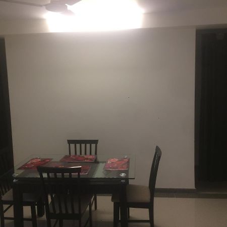 ムンバイ Poonam Hieghts Bed & Breakfast エクステリア 写真