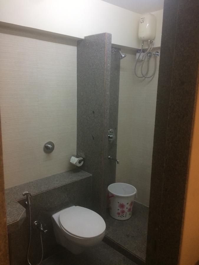 ムンバイ Poonam Hieghts Bed & Breakfast エクステリア 写真