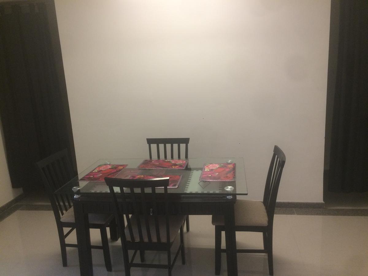 ムンバイ Poonam Hieghts Bed & Breakfast エクステリア 写真