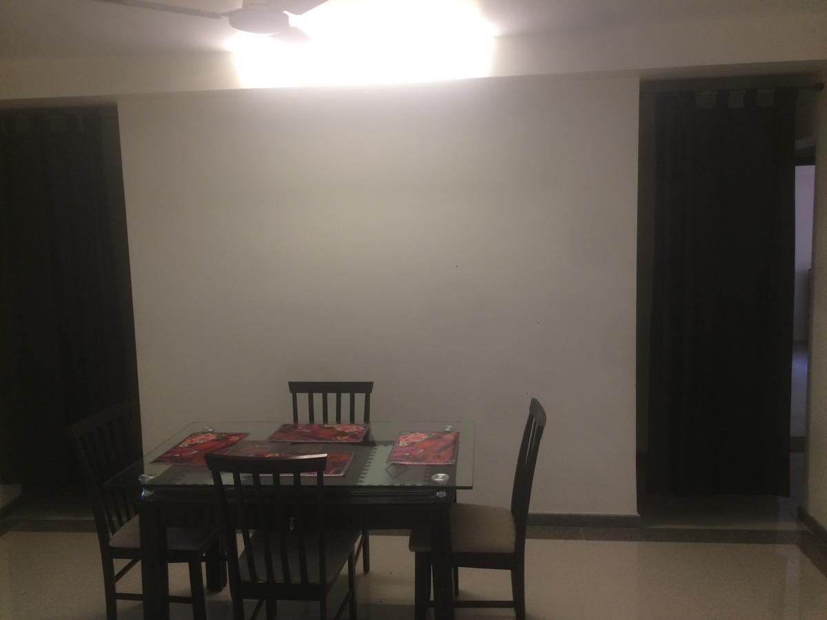 ムンバイ Poonam Hieghts Bed & Breakfast エクステリア 写真